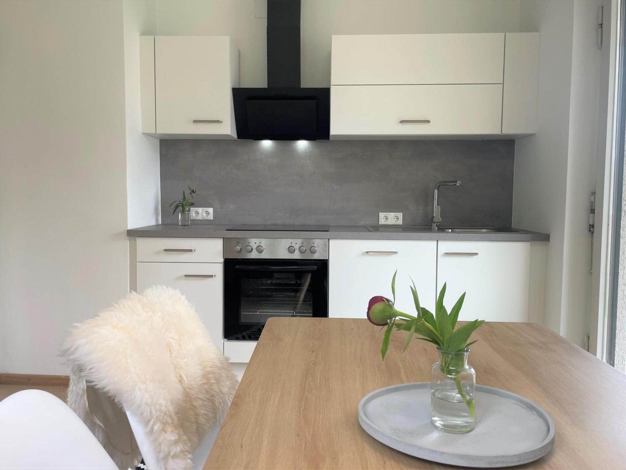Crown Living Design Apartment - 2 Schlafzimmer - Kueche - Gratis Parkplatz - Abstellraum Fuer Fahrraeder/Ski Mader Eksteriør bilde