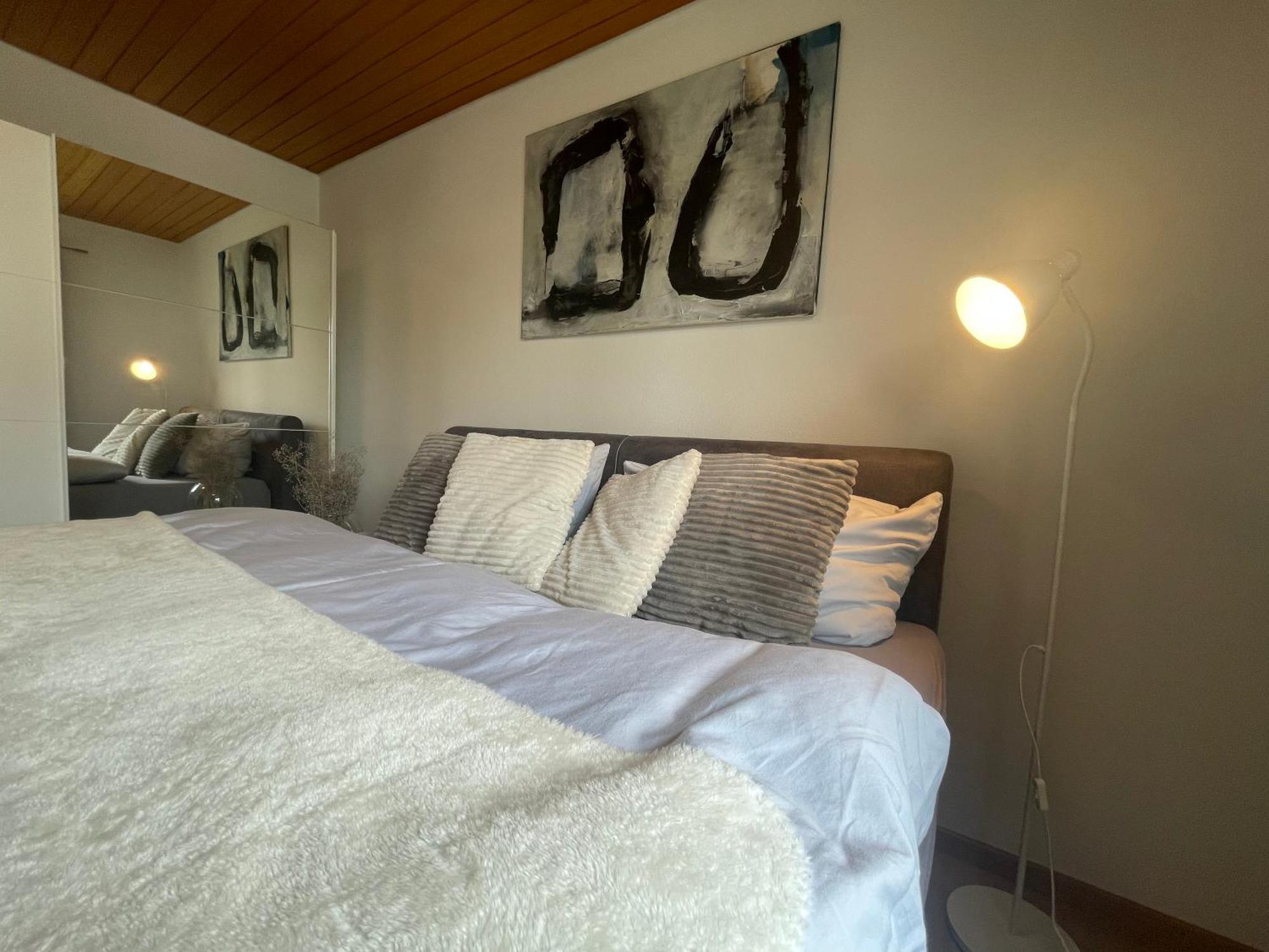 Crown Living Design Apartment - 2 Schlafzimmer - Kueche - Gratis Parkplatz - Abstellraum Fuer Fahrraeder/Ski Mader Eksteriør bilde
