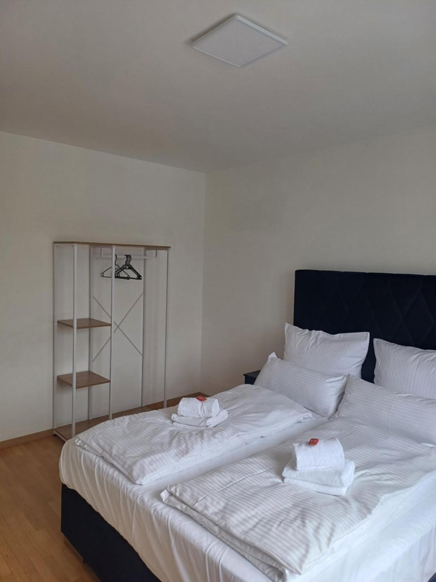 Crown Living Design Apartment - 2 Schlafzimmer - Kueche - Gratis Parkplatz - Abstellraum Fuer Fahrraeder/Ski Mader Eksteriør bilde