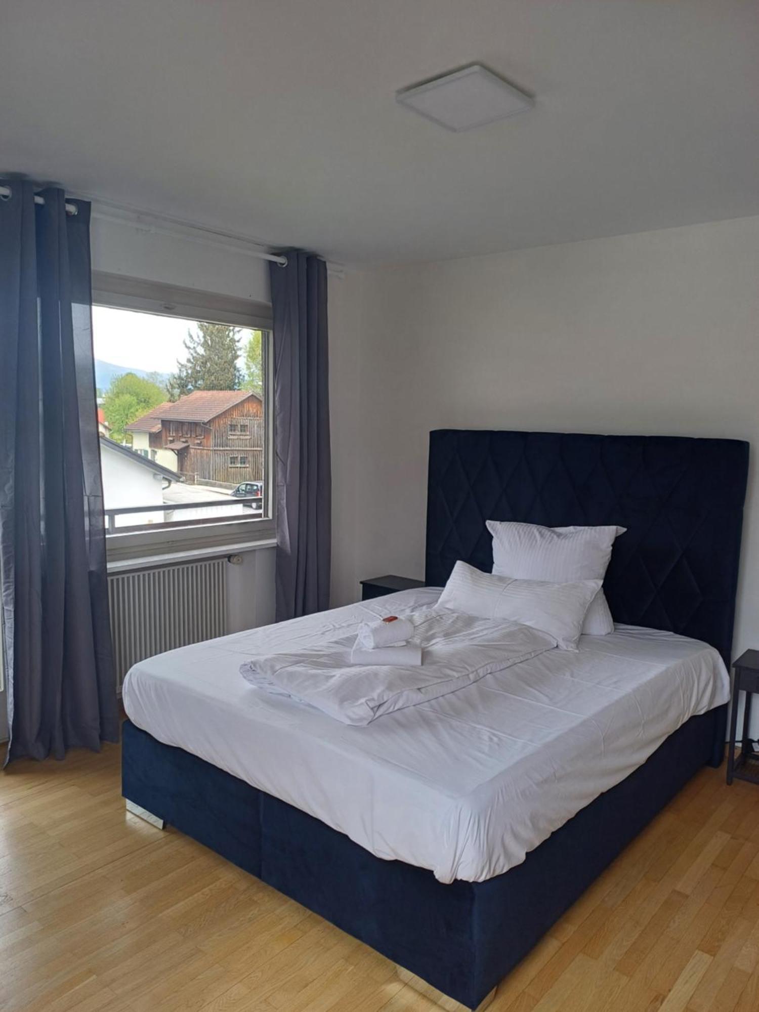 Crown Living Design Apartment - 2 Schlafzimmer - Kueche - Gratis Parkplatz - Abstellraum Fuer Fahrraeder/Ski Mader Eksteriør bilde