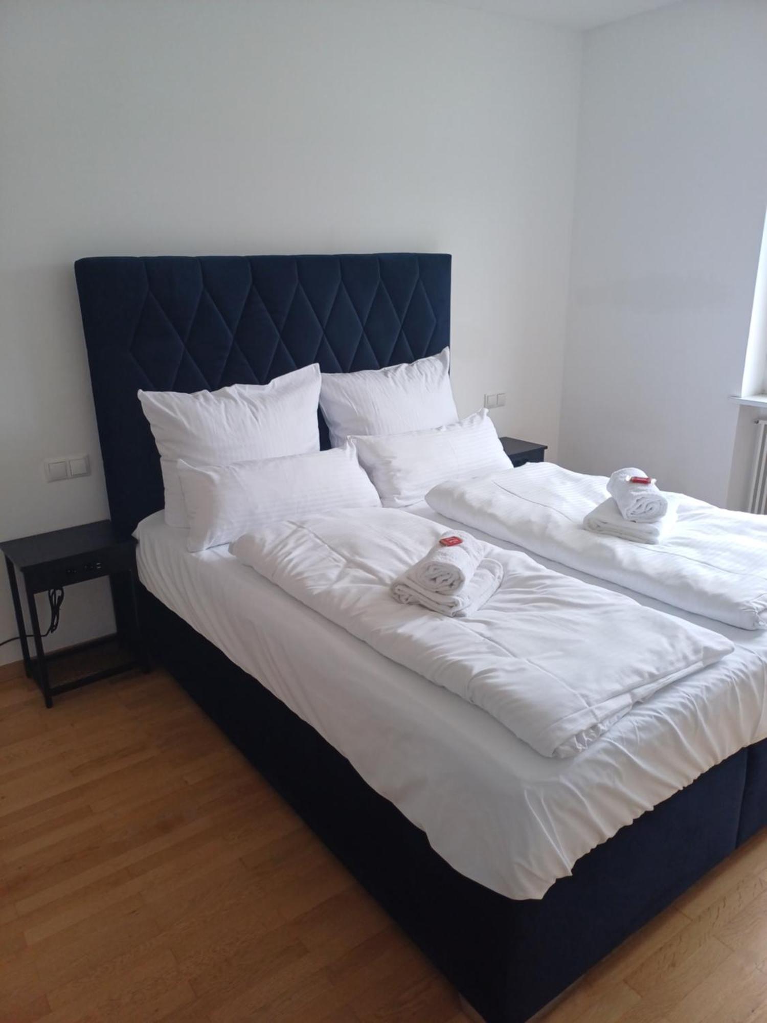 Crown Living Design Apartment - 2 Schlafzimmer - Kueche - Gratis Parkplatz - Abstellraum Fuer Fahrraeder/Ski Mader Eksteriør bilde
